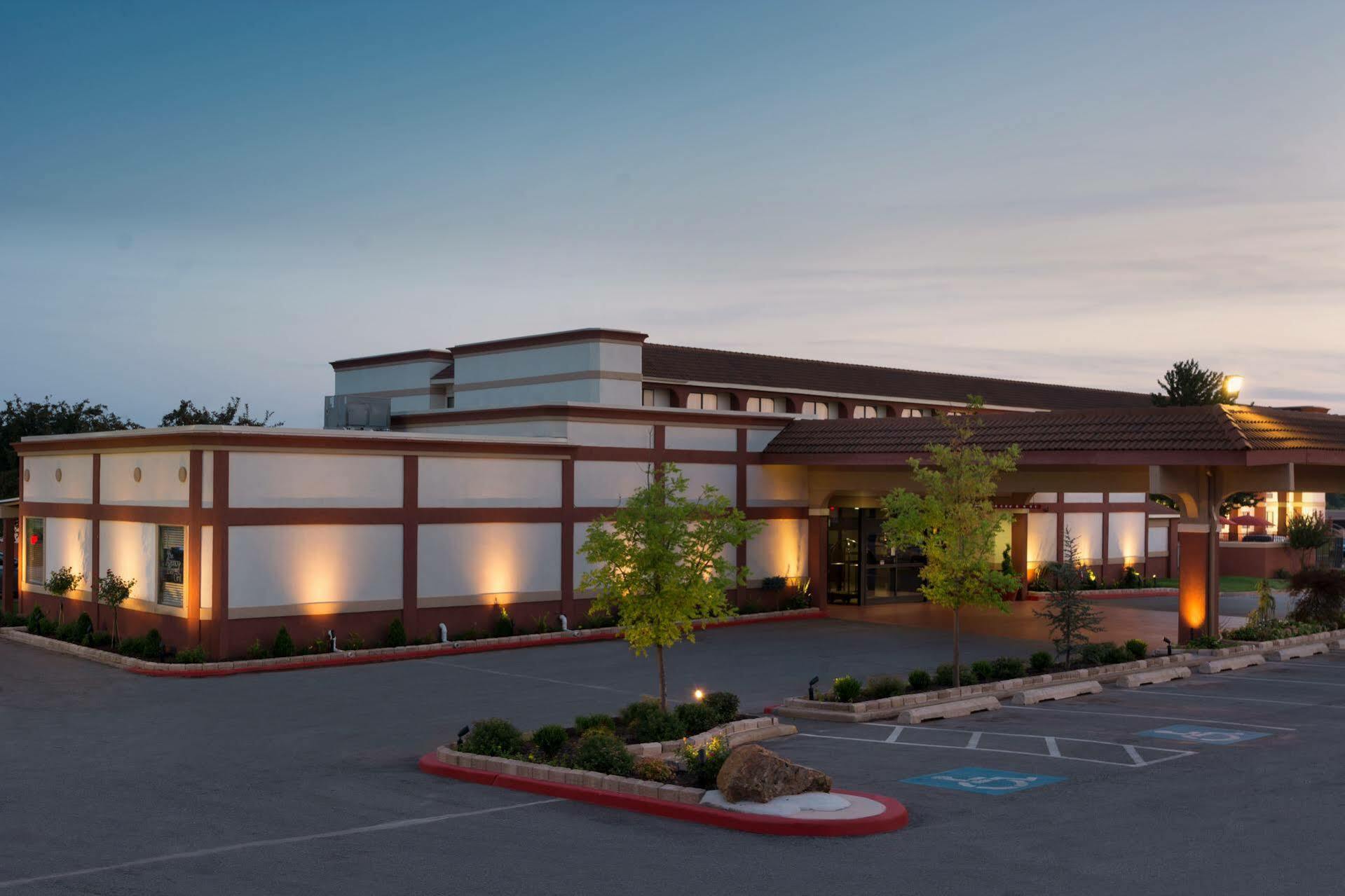 Broadway Inn & Suites Oklahoma City Esterno foto