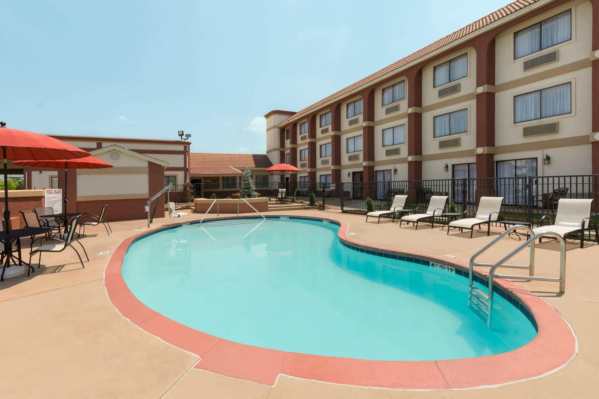 Broadway Inn & Suites Oklahoma City Esterno foto